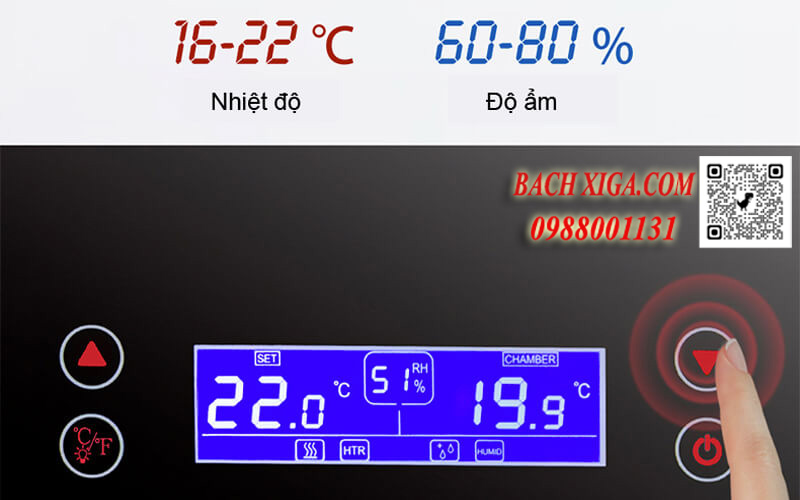 Bảng điều khiển cảm ứng hiện đại, hiển thị nhiệt độ, độ ẩm rõ ràng.