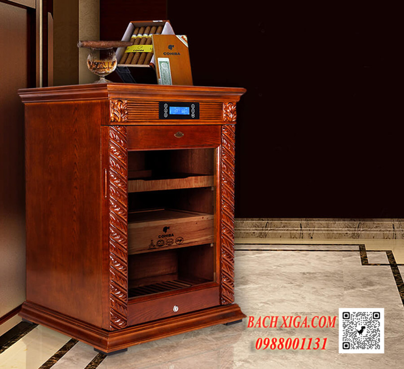 Tủ xì gà cắm điện Lubinski LB-1027 sở hữu thiết kế sang trọng, sức chứa khoảng 500–700 điếu.