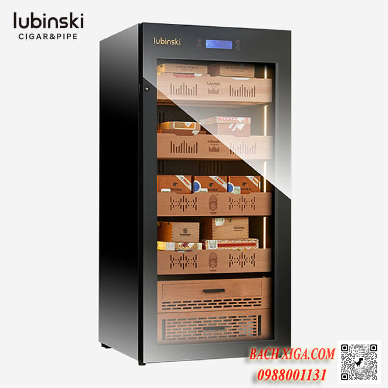 LB1266 sở hữu kiểu dáng tủ đứng hiện đại với cửa kính trong suốt, khung chắc chắn và hệ thống đèn LED nổi bật, giúp bộ sưu tập cigar trở thành điểm nhấn đầy tinh tế trong phòng khách, phòng làm việc hay phòng thưởng thức xì gà.
