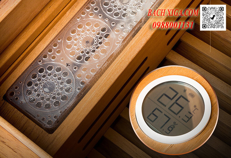 Bộ phận tạo ẩm và đồng hồ đo độ ẩm của hộp bảo quản.