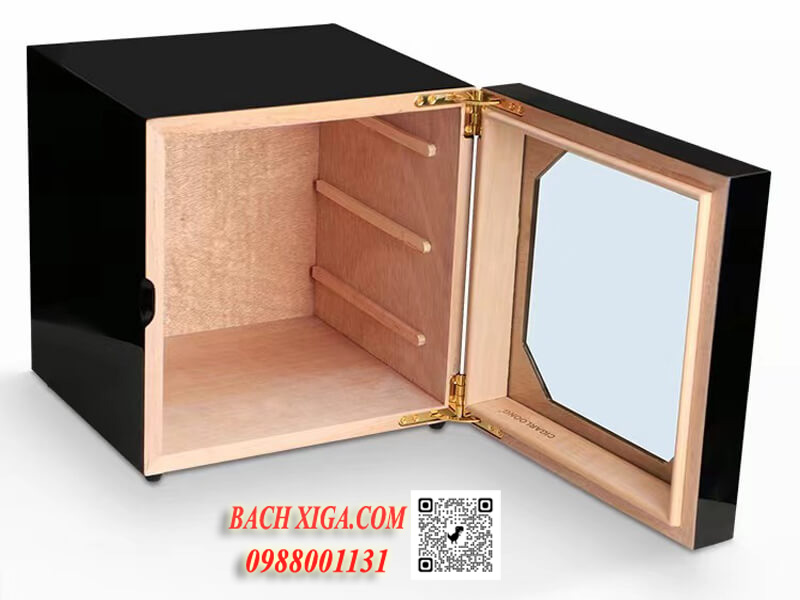 Bản lề chắc chắn, đóng mở cửa dễ dàng trơn tru.